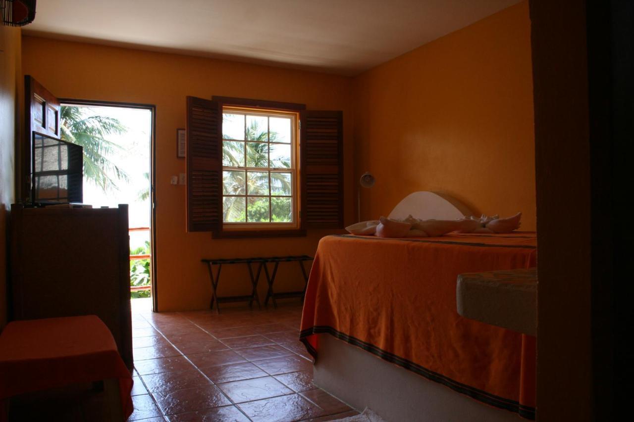 Seaside Cabanas Hotel Caye Corker Exterior foto