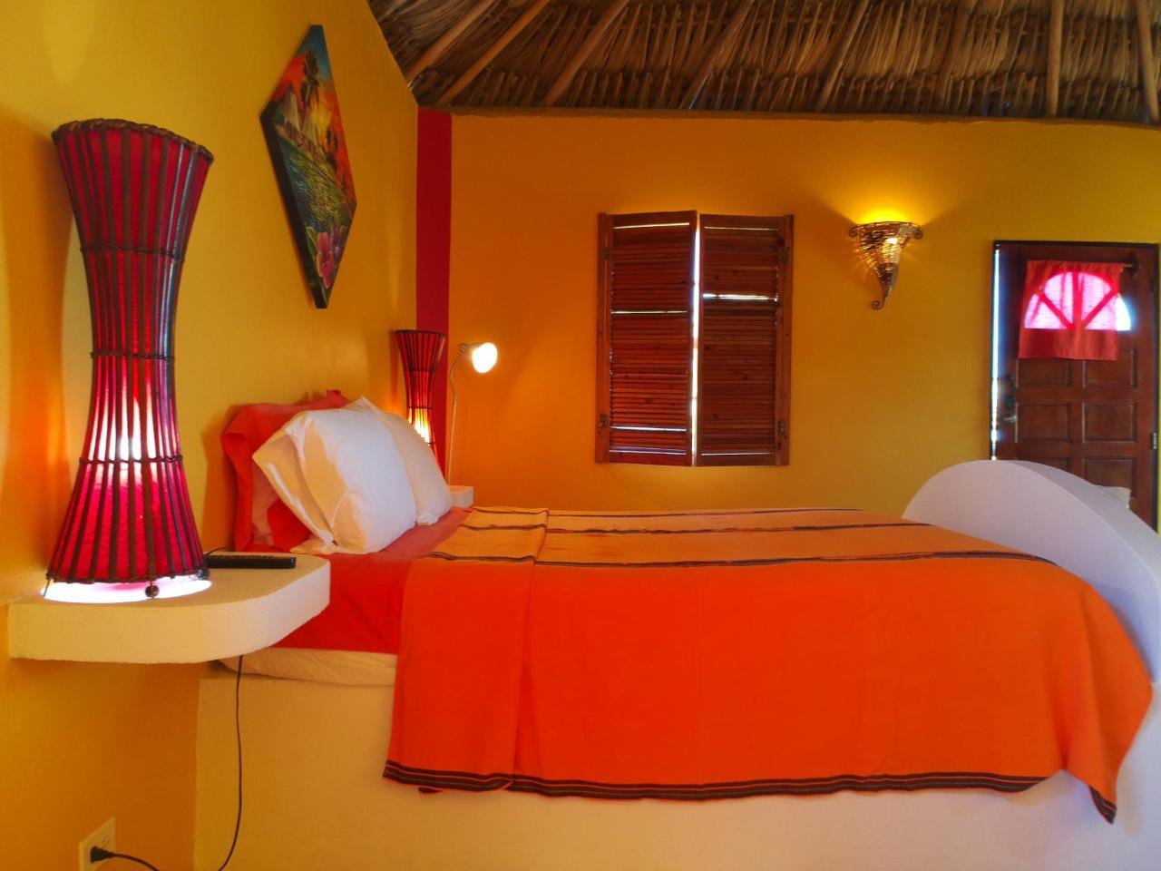 Seaside Cabanas Hotel Caye Corker Exterior foto