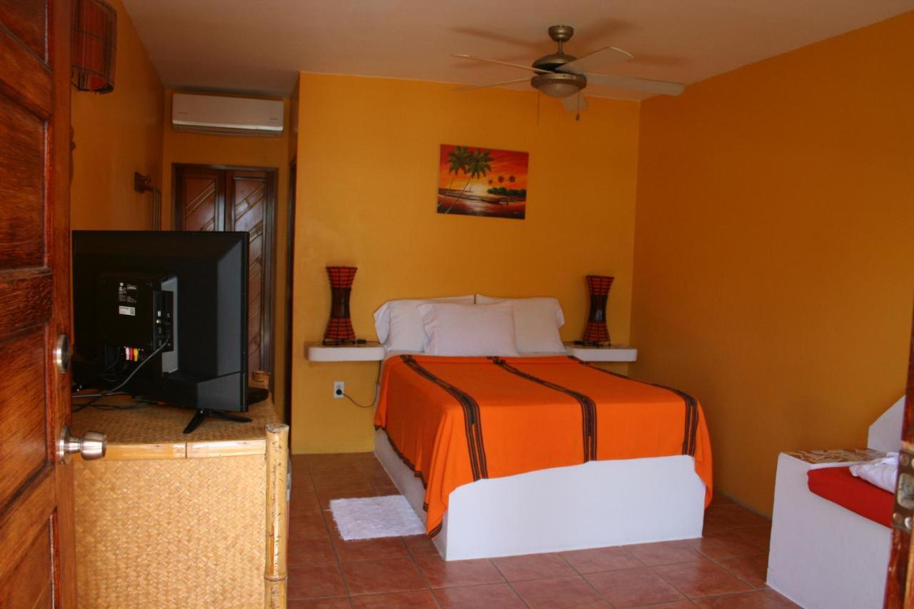 Seaside Cabanas Hotel Caye Corker Exterior foto