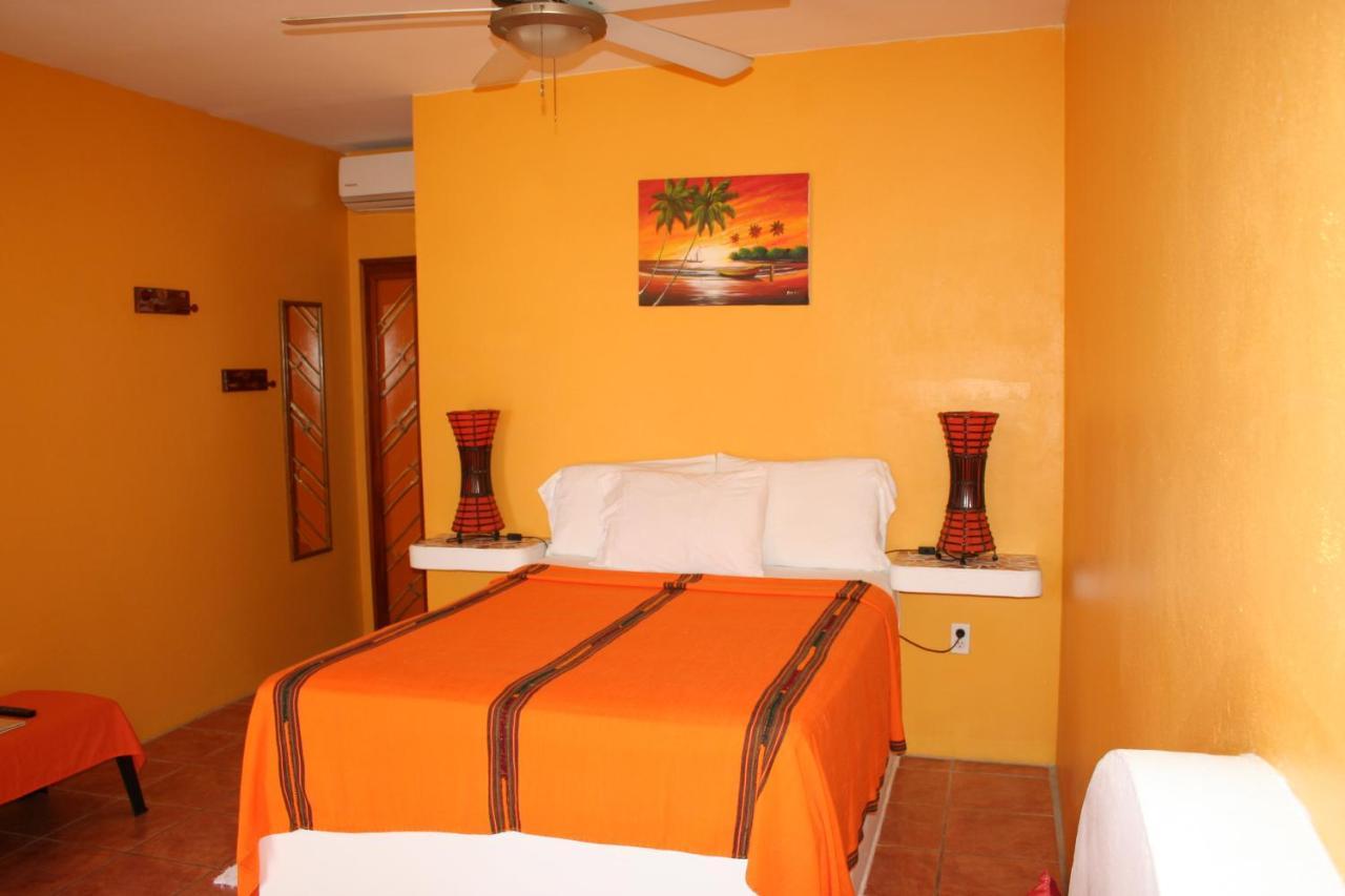 Seaside Cabanas Hotel Caye Corker Exterior foto