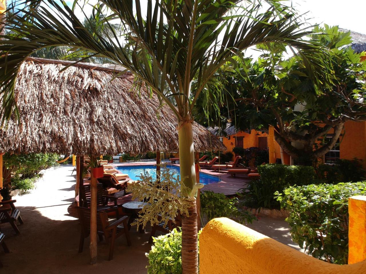 Seaside Cabanas Hotel Caye Corker Exterior foto