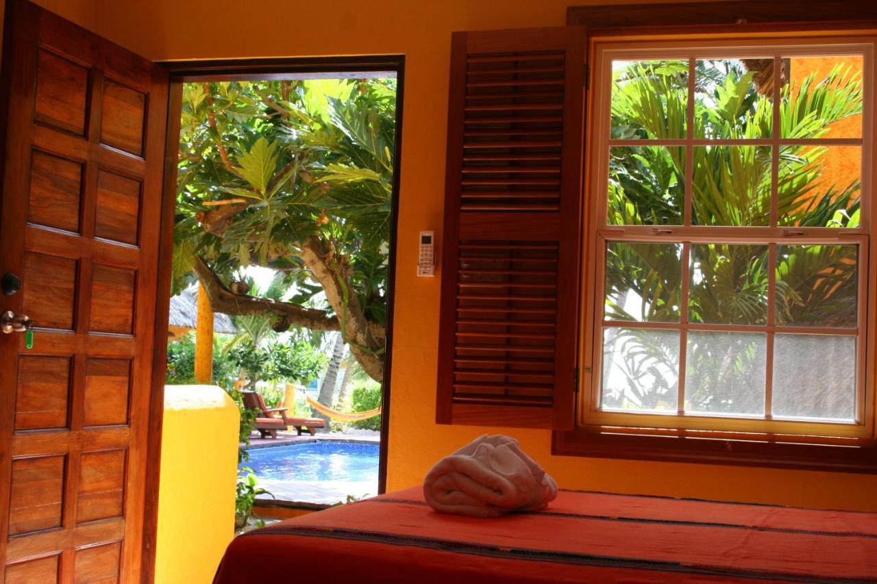 Seaside Cabanas Hotel Caye Corker Exterior foto