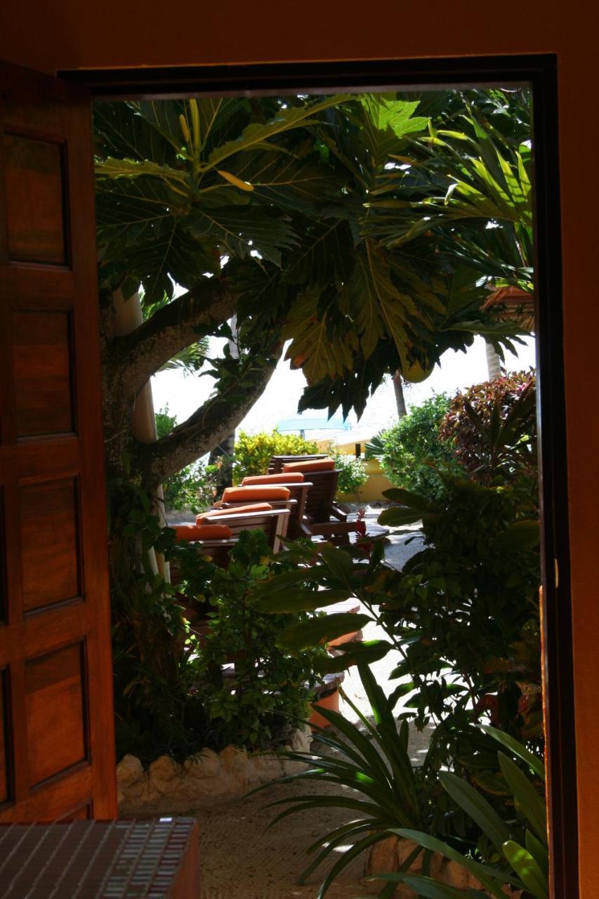Seaside Cabanas Hotel Caye Corker Exterior foto